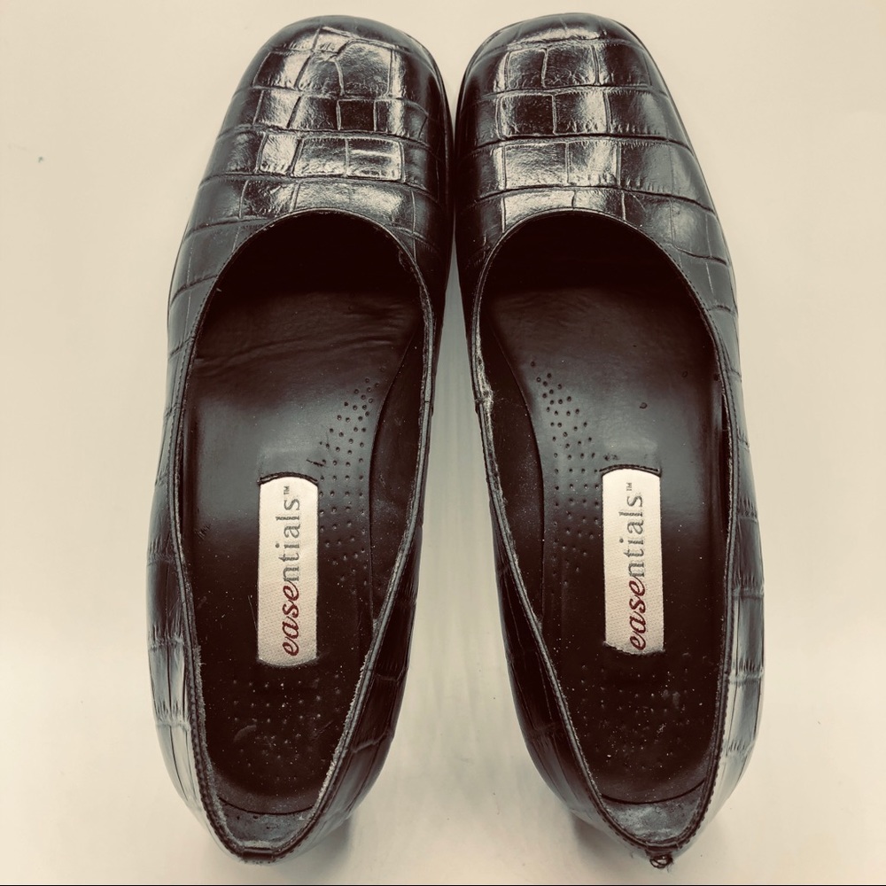 Easentials women’s Shoes sz 8.5 W. black Leather